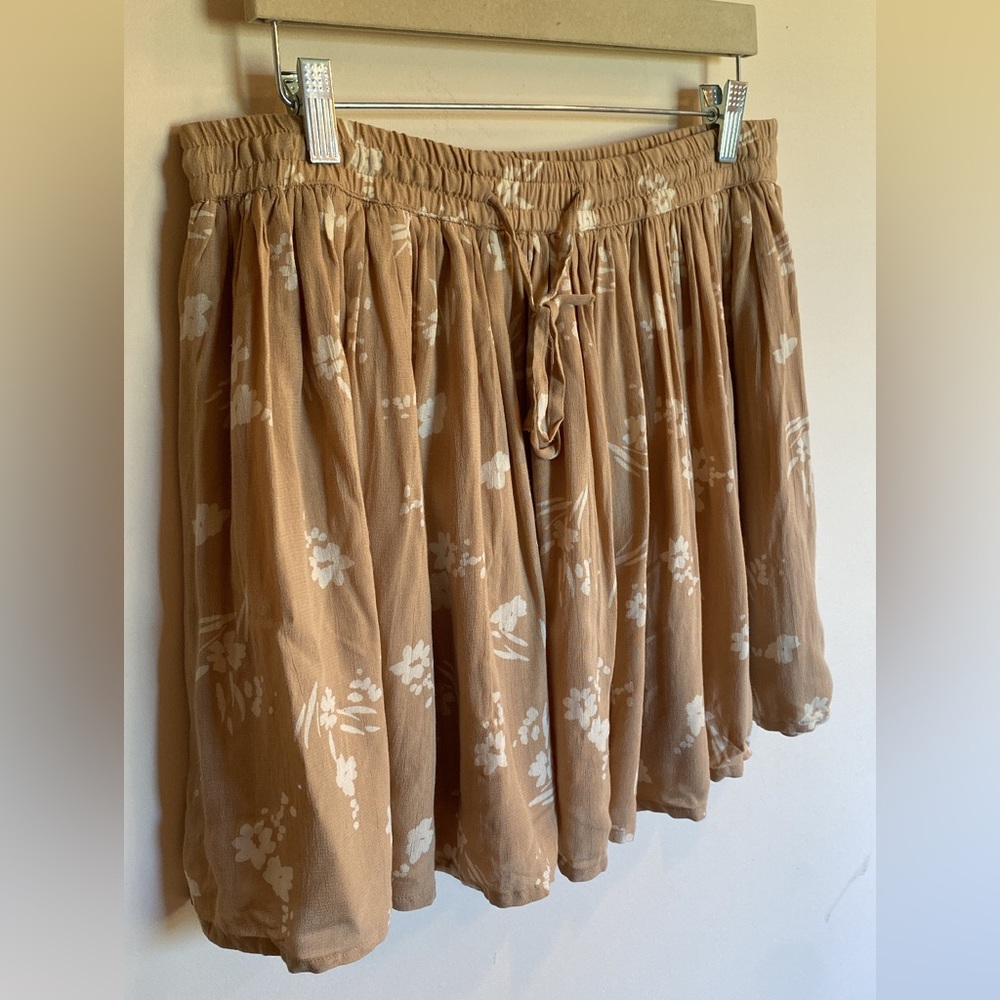 4/15$ Lulus Amuse Society Beige Floral Mini Skirt - Picture 7 of 12